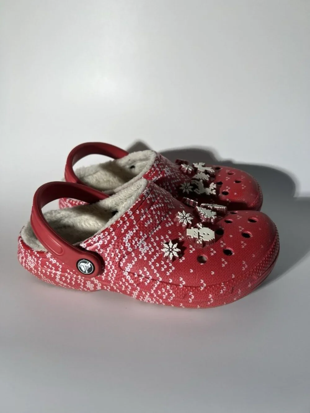 Women's Size 7 Crocs Lined Holiday Charm Clog Red/White w/Jibbitz Ugly Sweater - Picture 4 of 15